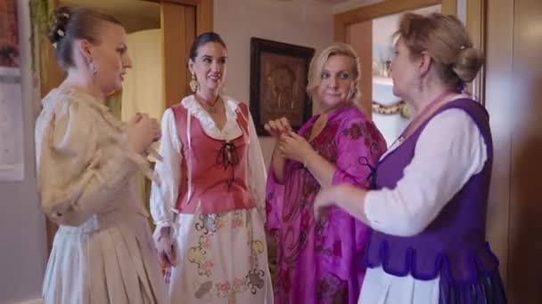 Frauen Traditioneller Saragossa Tracht Reden Miteinander Spanische Traditionen — Stockvideo