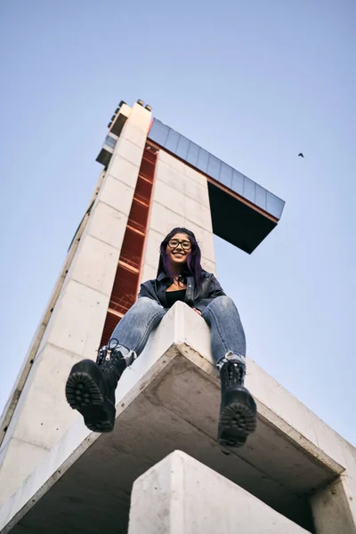 Low Angle Shot Young Brunette Latina Woman Wearing Big Boots — Stock Photo, Image