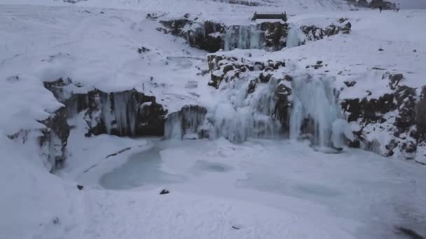 Nádherné Vodopády Ledově Bílých Horách Islandu Cestovní Koncept — Stock video