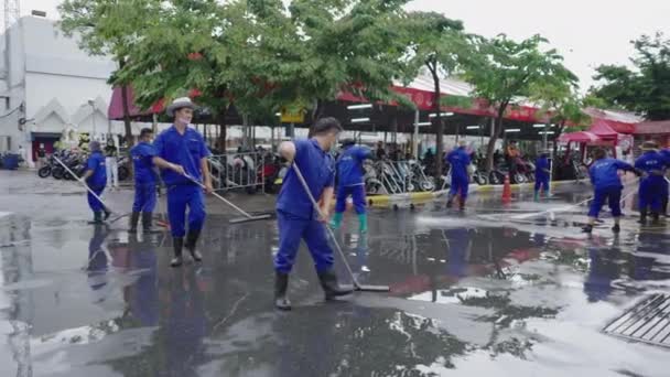 Несколько Человек Муниципальных Служб Очистки Сточных Вод Таиланде Бангкок Стрит — стоковое видео