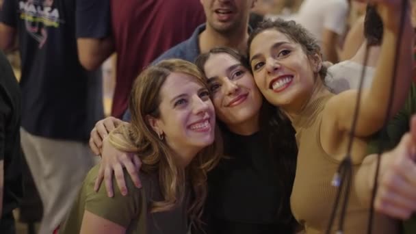 Three Spanish Girls Taking Picture Smartphone While Smiling Horizontal Video — Stock Video
