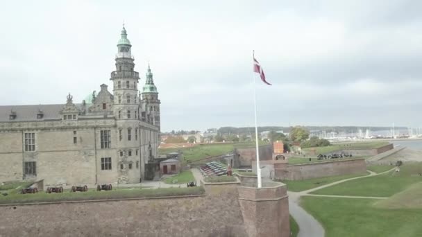 덴마크 국기가 밖에서 — 비디오