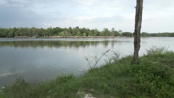 Vista Aves Lago Tailandés Con Casas Madera Fondo Turismo Alternativo — Vídeos de Stock