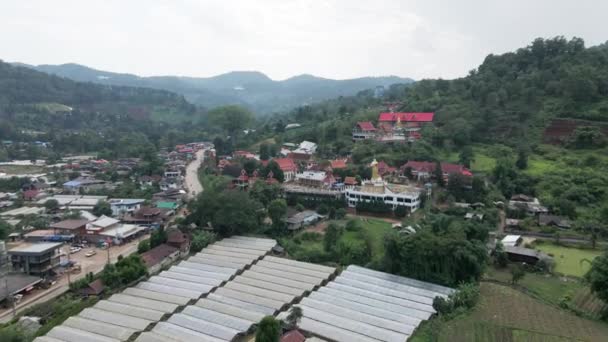 Luftaufnahme Eines Dorfes Nordthailand Mit Tempel Hintergrund Asiatische Orte — Stockvideo