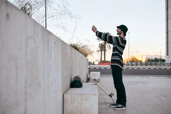 Caucasian Guy Standing Profile Nose Piercing Striped Sweater Taking Selfie — Stock Photo, Image