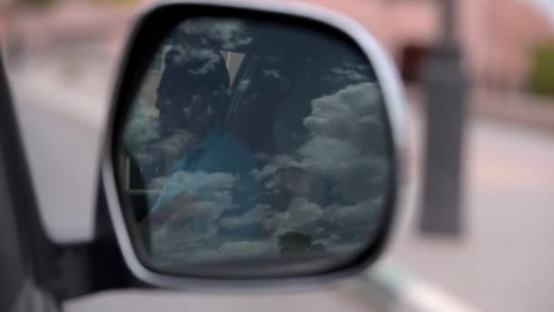 Taxi Bestuurder Reflectie Een Achteruitkijkspiegel Zijn Eigen Taxi Arabisch Land — Stockvideo