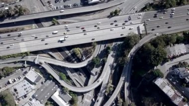 Amerika Seyahat videosundaki kentsel trafik alanının üstünden görüntüle