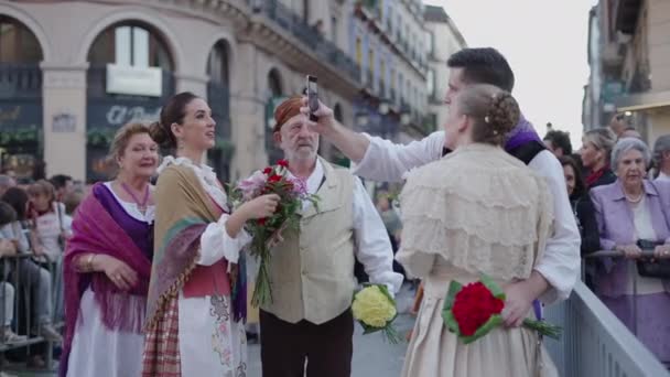 Skupina Dospělých Tradičním Kostýmu Kteří Fotí Zaragoze Španělské Tradice — Stock video