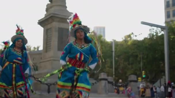 Two Latin Women Colourful Ethnic Dress Dancing Zaragoza Spanish Traditions — Stock Video