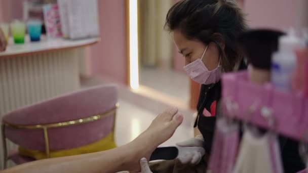 Asian Pedicure Expert Woman Files Client Left Foot Nail Salon — Stockvideo