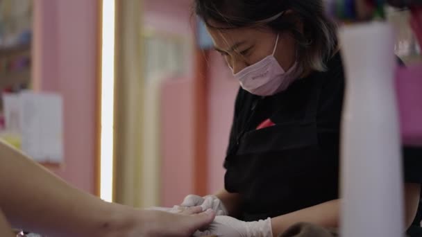Thai Pedicure Expert Doing Pedicure Client Health Concept — стокове відео