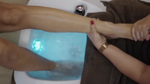 Close Shot Pedicure Professional Hands Spreading Cream Shower Client Health — Vídeo de Stock