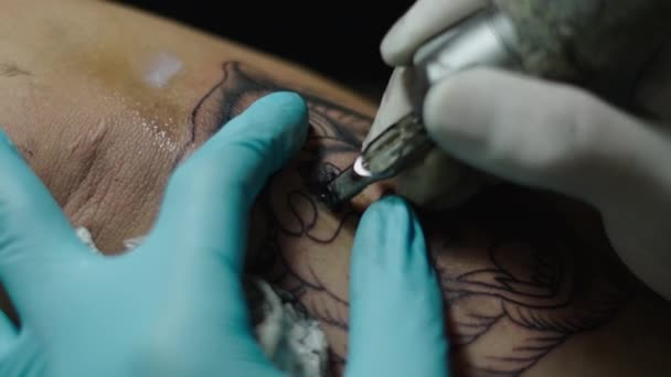 Макро Знімок Тату Машини Татуювання Шкірі Креативна Концепція — стокове відео