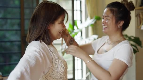 Tajskie Ramiona Dziewcząt Mierzone Przez Szwaczkę Rękodzieło — Wideo stockowe