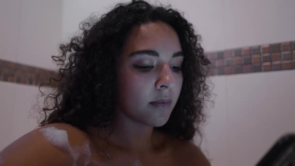 Close Curly Haired Woman Texting Her Phone Body Positive — Stock Video
