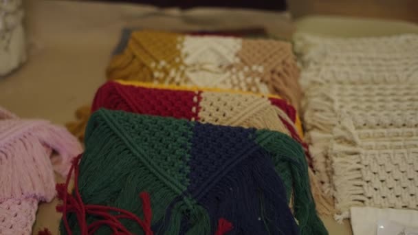 Handgefertigte Wolltaschen Verschiedenen Farben Handarbeit — Stockvideo