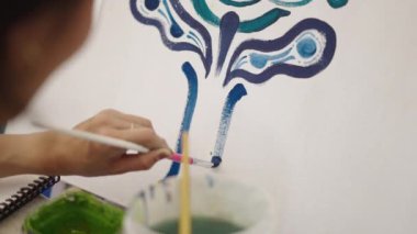 Tayland 'lı bir kadın tarafından yapılan güzel bir resim.