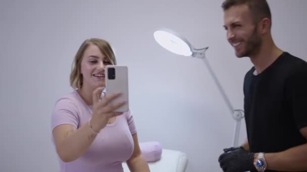 Doctor His Patient See Something Smartphone Smile Healthcare Concept — Stock Video