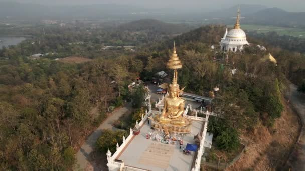 Βουδιστικός Ναός Που Φαίνεται Από Ψηλά Στην Ταϊλάνδη Βουδιστική Έννοια — Αρχείο Βίντεο