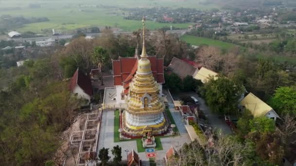 Κηφήνας Πλάνο Ενός Όμορφου Ναού Στο Τσιάνγκ Μάι Βουδιστική Ιδέα — Αρχείο Βίντεο
