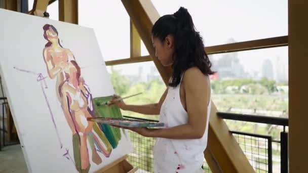 Duas Silhuetas Mulheres Pintam Por Pintor Feminino Conceito Artístico — Vídeo de Stock