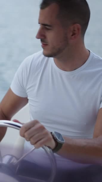 Spanish Man Reversing His Boat Valencia Vertical Fhd Luxury Lifestyle — Stock Video