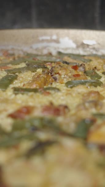Paella Prawie Gotowy Jedzenia Odpoczynku Hiszpański Tradycyjne Jedzenie Pionowe — Wideo stockowe