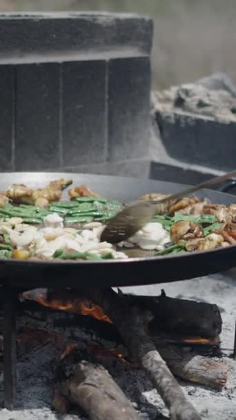 Zbliżenie Paelli Mięsem Warzywami Walencji Hiszpańska Tradycyjna Żywność Vertical — Wideo stockowe