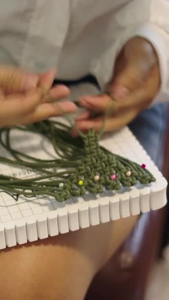 Women Hands Darning Woollen Yarns Thailand Fhd Vertical Video — Stock Video