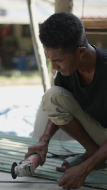 Взрослый Азиатский Человек Помощью Дискового Станка Время Курения Защиты Fhd — стоковое видео