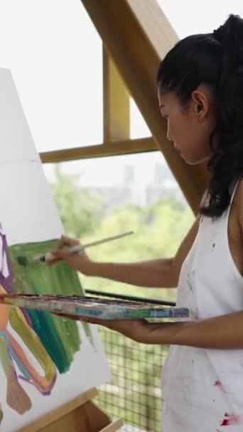 Két Sziluett Nők Festett Egy Női Festő Fhd Függőleges Művészeti — Stock videók