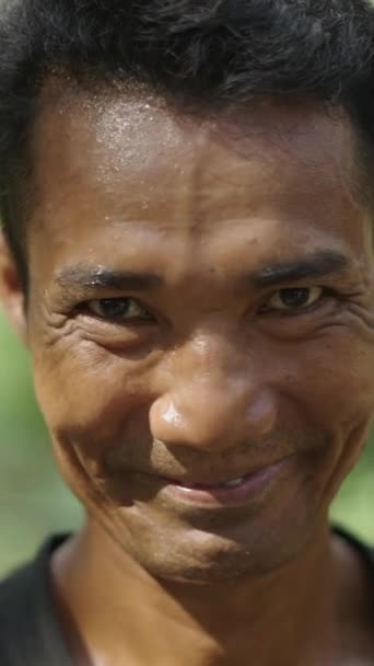 Adulto Asiático Trabajador Construcción Hombre Mirando Cámara Sonrisas Fhd Vídeo — Vídeos de Stock