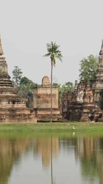 タイのスコータイ記念碑の眺め Fhd 垂直ビデオ — ストック動画