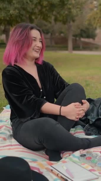 Happy Young White Girls Having Leisure Relaxation Time Public Park — Stock Video