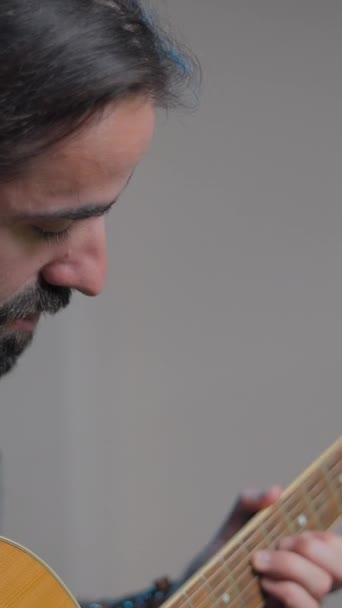 Young Bearded Musician Playing Some Chords Online Audience Close Shot — Vídeo de Stock