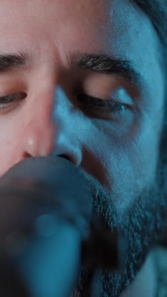 Man Singing Closed Eyes Romantically Close Shot — Vídeo de Stock