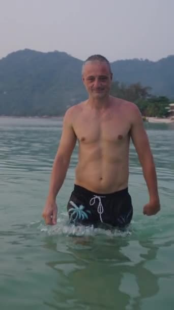 Adult Caucasian Man Walks Camera Water Fhd Vertical — Stock Video