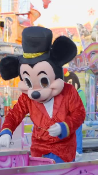 Tren Chu Chu Valência Homem Traje Personagem Mickey Mouse Coletar — Vídeo de Stock