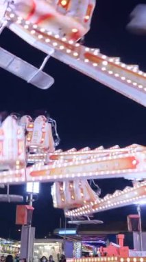 Maskeli insanlar Valencia, İspanya 'da 