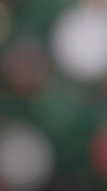 Árbol Navidad Bokeh Decorado Con Luces Colores Desenfocado Vertical Fullhd — Vídeos de Stock