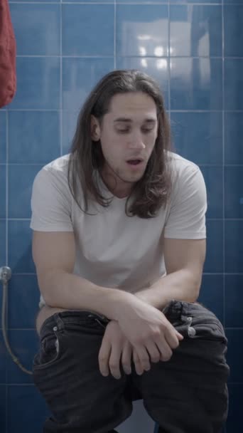 Young Caucasian Man Doing Lot Effort Bathroom Whilst Shit Frontal — Stock video