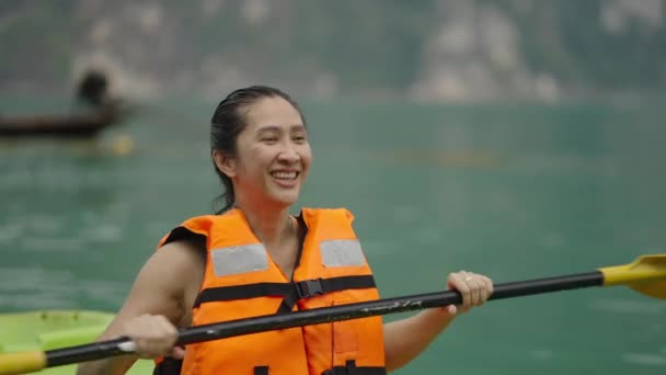 Closeup Smile Woman Kayak Horizontal Video — Stok Video