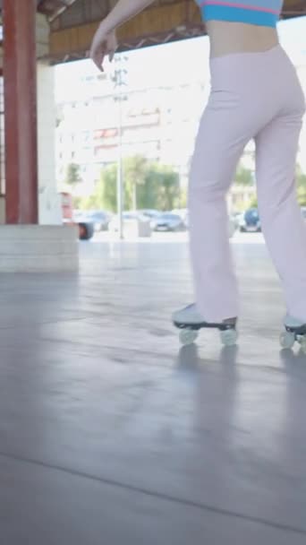 Legs Woman Pink Pants Roller Skating Outdoors Close Slomo Shot — Stock Video