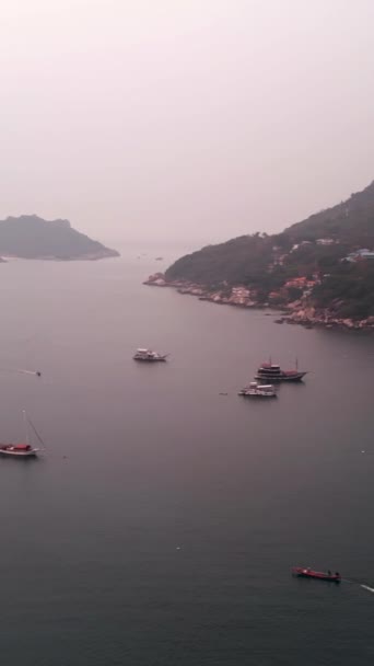 Boats Beach Koh Tao Mountains Fullhd Vertical Video — Stock Video