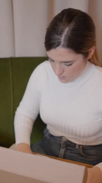 Kadın Girişimci Müşterilere Üst Görünüm Dikey Fullhd Video Sunumu Için — Stok video