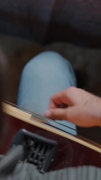 Mans Hand Playing Guitar Online Set Close Shot — 图库视频影像