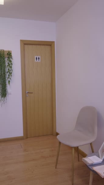 Προβολή Που Δείχνει Μια Καλά Διακοσμημένη Αίθουσα Αναμονής Μια Κλινική — Αρχείο Βίντεο