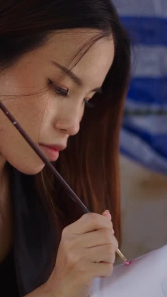 Beautiful Thai Girl Painting Shoe Fhd Vertical Video — Stock Video