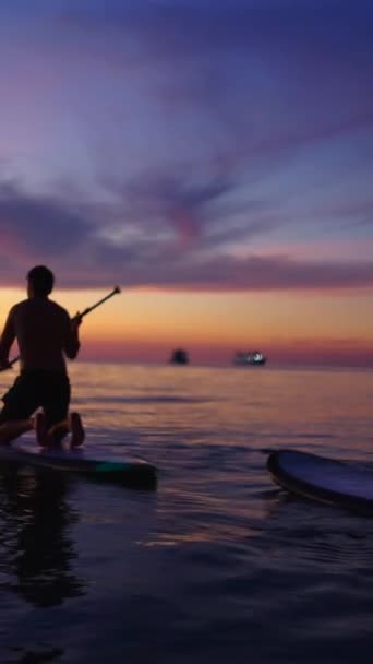 Cuplu Paddle Surfing Plajă Frumoasă Koh Tao Fhd Horizzontal Video — Videoclip de stoc
