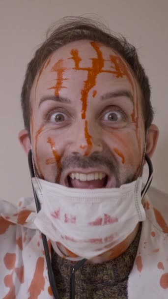 Τρελές Χειρονομίες Γιατρού Για Τρομάξει Τρομακτική Και Αστεία Αποκριάτικη Ιδέα — Αρχείο Βίντεο